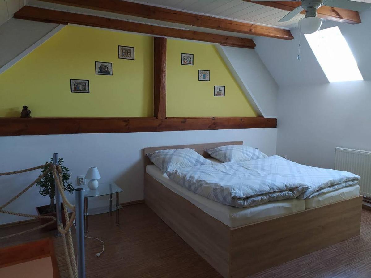 Апартаменты Apartman Na Statku Klec Экстерьер фото